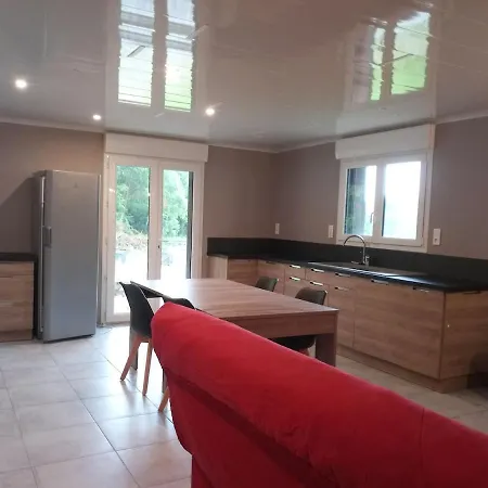 Beautiful Very Spacious Lägenhet Ambert